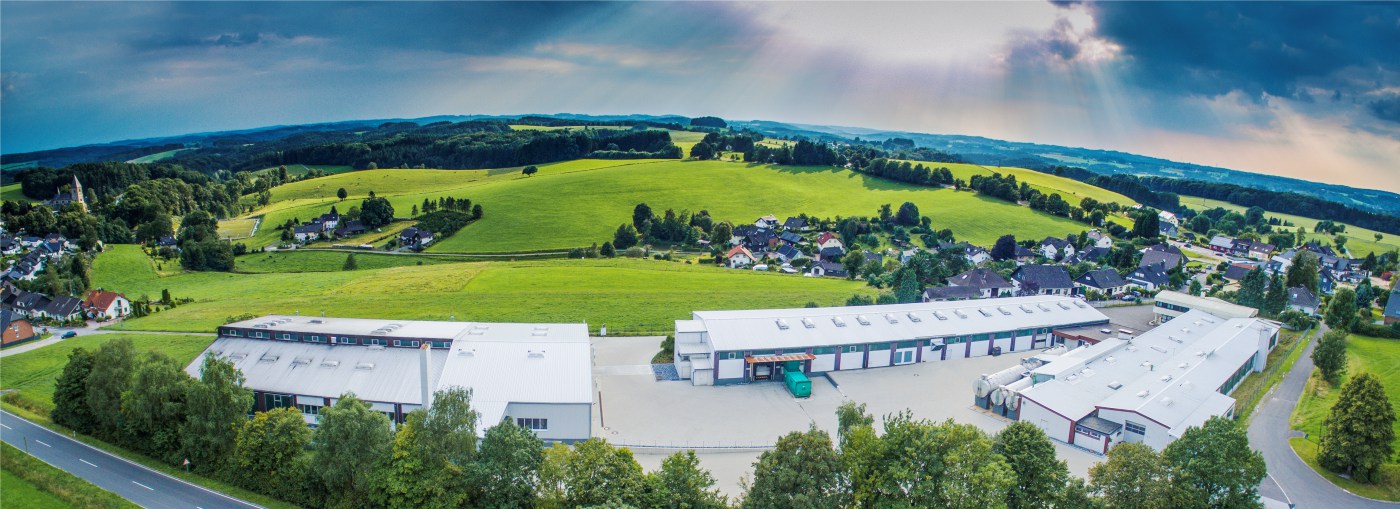 Produktionsstandort der Hermann Nawrot AG aus der Luft, Aufnahme von 2016